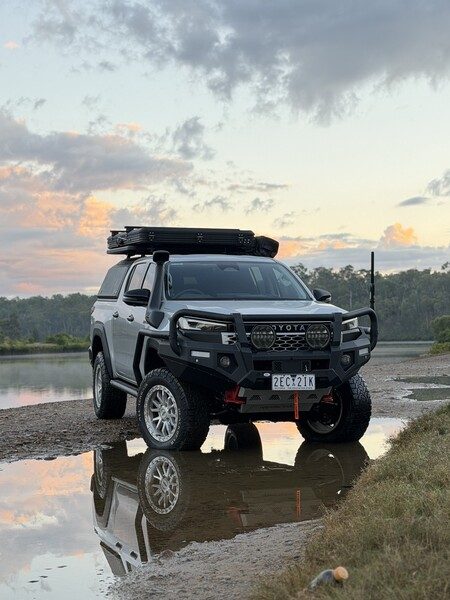 Toyota HiLux N90 with roof platform and rooftop tent